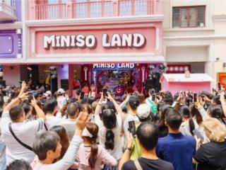 名创优品MINISO深耕IP战略：岭南骑楼店开业首日引爆Z世代消费热潮
