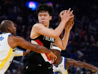 杨瀚森NBA季前赛首秀：暴露短板亦显潜力，适应之路启新程
