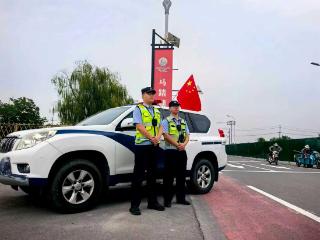 淄博交警全警坚守 护航群众国庆中秋双节平安出行