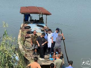 骨折伤者被困搁浅货船 无为市多部门紧急求援