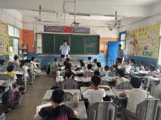余干县金山咀中心小学：法治教育进校园 安全守护伴成长