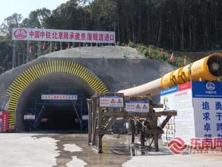 “双节”不“打烊” 龙龙铁路武梅段（福建段）项目施工忙