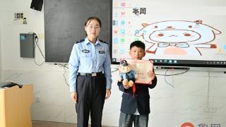 金秋暖事！枣庄高新公安表彰拾金不昧好少年