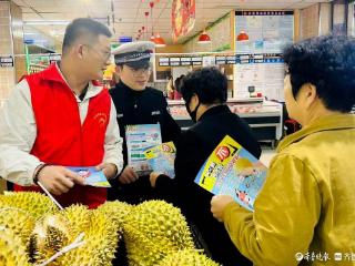莘县：交通安全宣传进超市 共话安全零距离