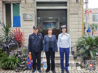 店铺突然起火，十堰两名保安一分钟成功扑灭