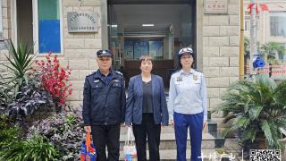 店铺突然起火，十堰两名保安一分钟成功扑灭