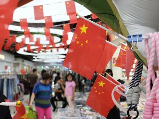 降温催热“暖经济”！即墨服装市场假期日均客流3万人