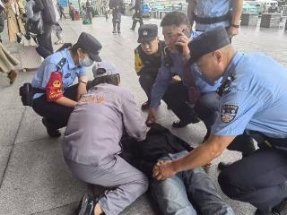 淄博站：旅客突发癫痫 多方合力救助转危为安