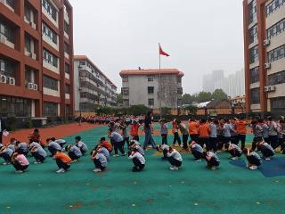 临沂第四实验小学开展抗震安全疏散逃生大演练活动