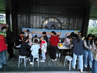 济宁太白湖新区许庄街道古桥社区开展“古桥映月叙邻里，佳节同庆话团圆”手工月饼制作活动