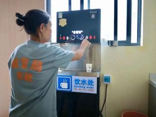 街头直饮水机“焕新”上岗 小设备暖了大民生
