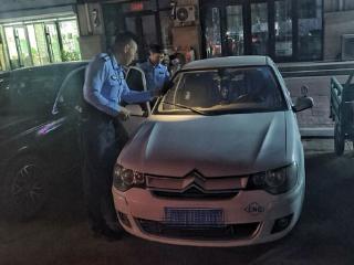 “拉车门”查隐患，黄土坑派出所用脚步丈量平安温度