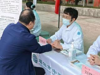 送医到身边！烟台市中医医院走进黄海社区开展中医义诊活动