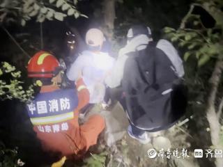 爬了一天山体力不支，两名老人登山迷路被困