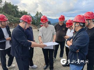 遵义市应急管理局： 假期服务不断档 护航企业“不打烊”