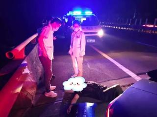 男子开车时和女友争吵引发呼吸性碱中毒 歙县警方救助