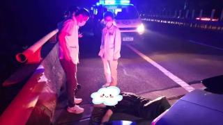 男子开车时和女友争吵引发呼吸性碱中毒 歙县警方救助