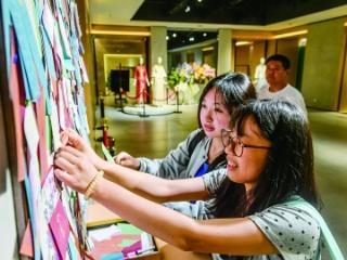 南京云锦博物馆：同拾“记忆丝线” 共织“云锦情缘”
