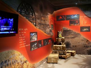 纪念抗战胜利八十周年舞台美术作品展在河南省美术馆开幕