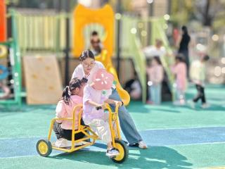 特需儿童背后的“影子老师”，让每一颗星星都闪闪发光