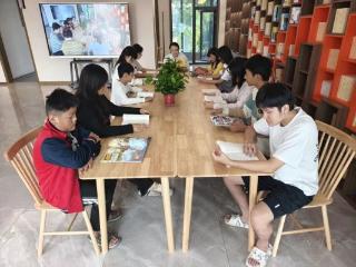 桐华里邻里中心·邻阅轩社区书苑开展“书香浸润童年，阅读点亮成长”主题阅读活动