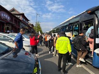 太原公交晋祠车场涌现拾金不昧暖心事