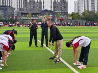 临沂第八中学：晨雾中的体能锤炼 铸就学子强健体魄与坚毅品格