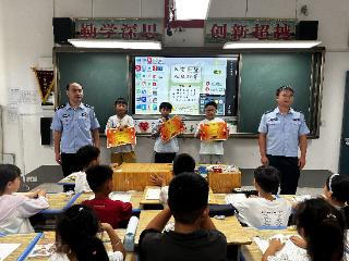 郎溪三男孩拾金不昧 民警入校表彰