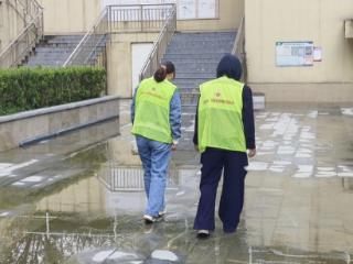 闻“汛”而动，南苑街道凤翔社区开展积水巡查活动