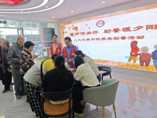 南苑街道人大工委开展“馨声传关怀 助餐暖夕阳”活动
