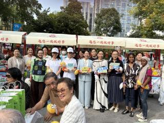 阳光人寿山东分公司巧设“节日课堂”：中秋市集月饼传情 国际友人积极参与