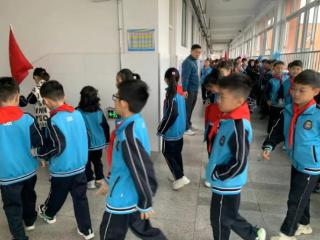 临沂三河口小学 开展地震应急疏散演练活动
