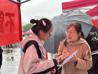 淄博市中心血站走进山东理工大学开展无偿献血宣传活动