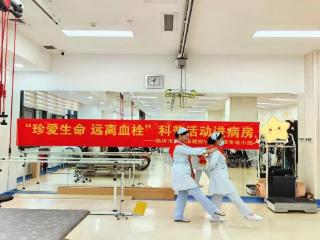 临沂市妇幼保健院VTE护理专业小组走进病房开展世界血栓日宣讲