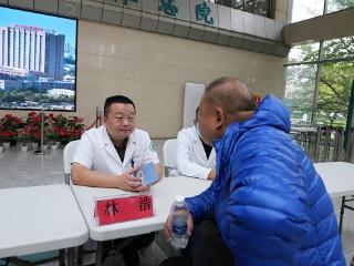 平邑县人民医院举办“世界血栓日”义诊活动