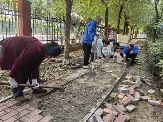 为民办实事|上高街道双龙社区修复凹陷步道，用行动践行为民服务