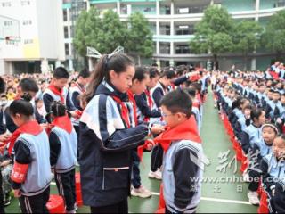 “楷模与少年”对话 播撒红色种子