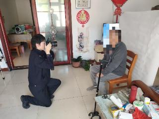 贴心服务送上门，五峰山派出所工作人员为老人办理身份证获赞誉