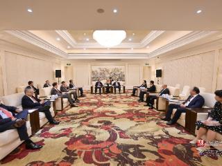 吴贤德与参加2025世界航海装备大会的外国驻华使节座谈交流