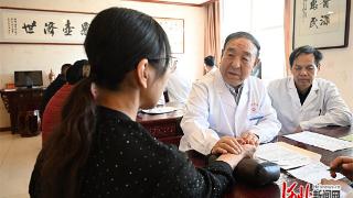 感恩奋进 双争有我丨国医大师、省中医院名誉院长李佃贵 ：传承中医精髓 创新浊毒理论