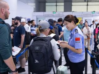 三季度1.78亿人次出入境 免签入境外国人同比增48.3%