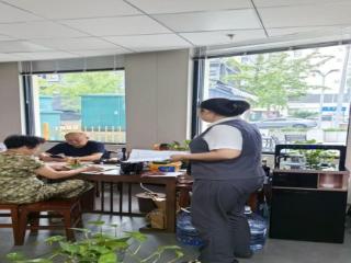 广发银行临沂分行开展“智慧助老”金融宣教活动手把手教学 让老年人玩转智能金融