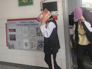 山东省淄博市第十中学开展秋季防震疏散演练活动