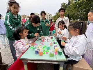 牟平宁海街道滨海社区：“知联行”赋能，校社联动绘就成长新画卷