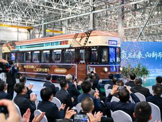 吉镜头丨全国首列氢能文旅列车“氢春号”正式下线