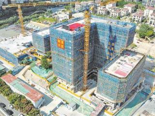 厦门双十中学思明分校扩建项目封顶 将新增初中班18个