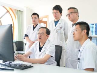挑战不可能！毓璜顶医院两科室联动为20岁女孩重塑生命“铠甲”