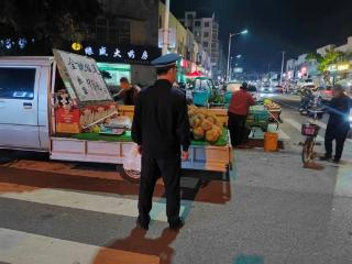 李园街道综合行政执法中队：音量适度，文明宣传