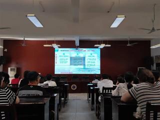上饶市广信区第七中学开展英语作文AI批改培训会