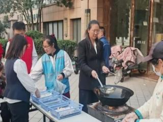 济宁太白湖新区许庄街道荷韵花园社区联合碧桂园天绘小区开展“‘薯’香传温情，反诈护平安”活动